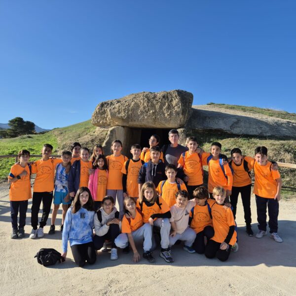 🚌 Visita a los Dólmenes de Antequera – Turismo cultural y movilidad sostenible