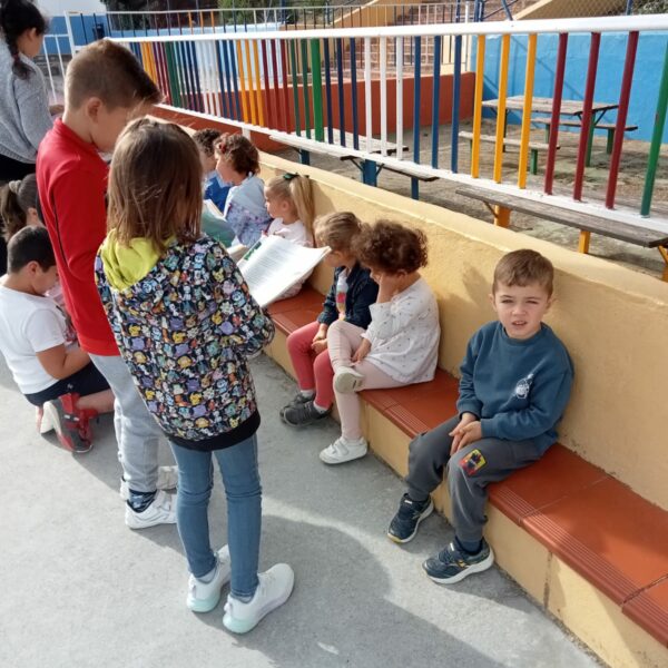 🎭🌕 ¡Tercero representa “¿A qué sabe la luna?”… y emociona a primero! 🐘🦒🐢