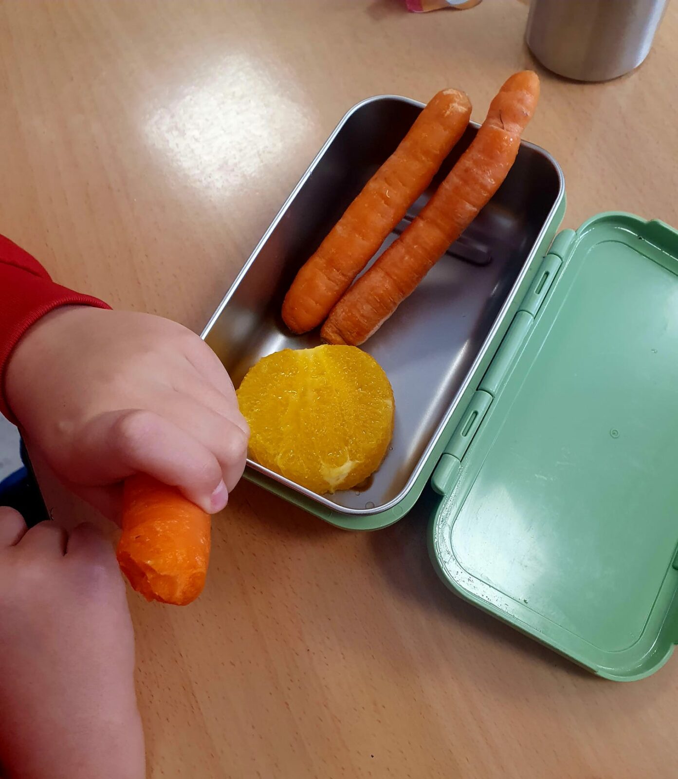 “HÁBITOS SALUDABLES EN ACCIÓN: PROGRAMA DE FRUTA EN LA ESCUELA”