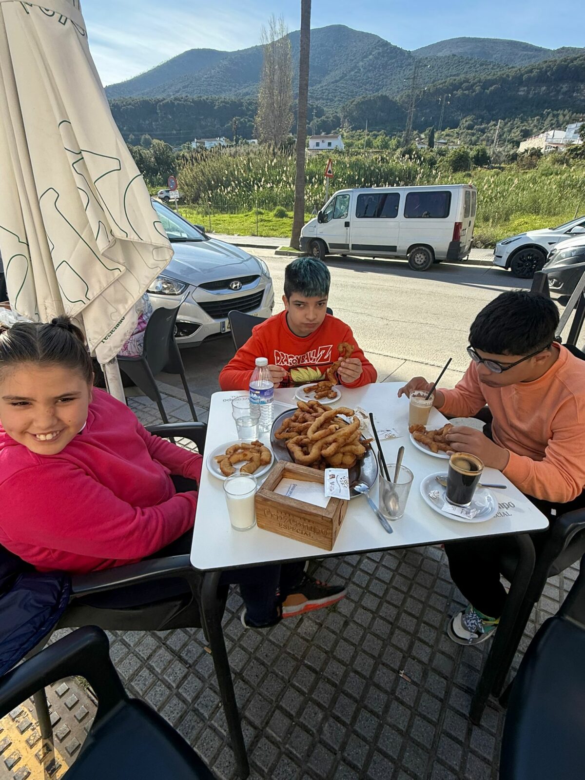 EL AULA ESPECÍFICA VA A DESAYUNAR PARA FINALIZAR EL SEGUNDO TRIMESTRE